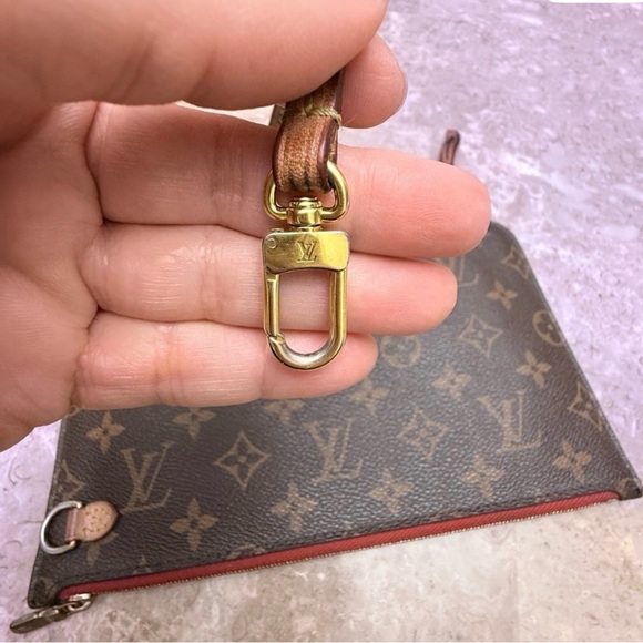 FINAL PRICE DROP!!! Authentic Louis Vuitton Monogram Wristlet - Picture 4 of 11